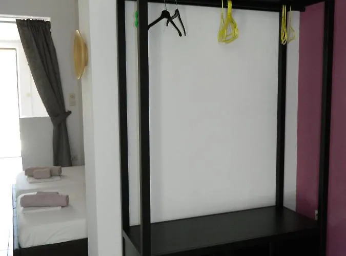 罗斯伯里公寓酒店 法里拉基