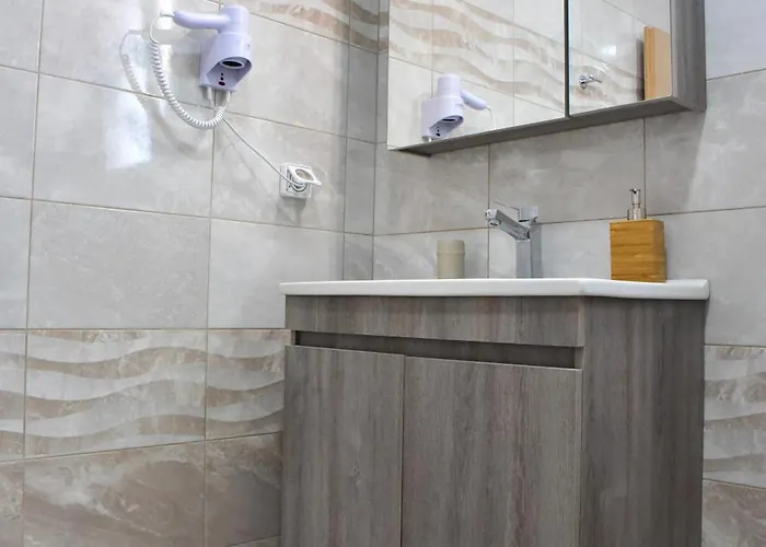 罗斯伯里公寓酒店 法里拉基