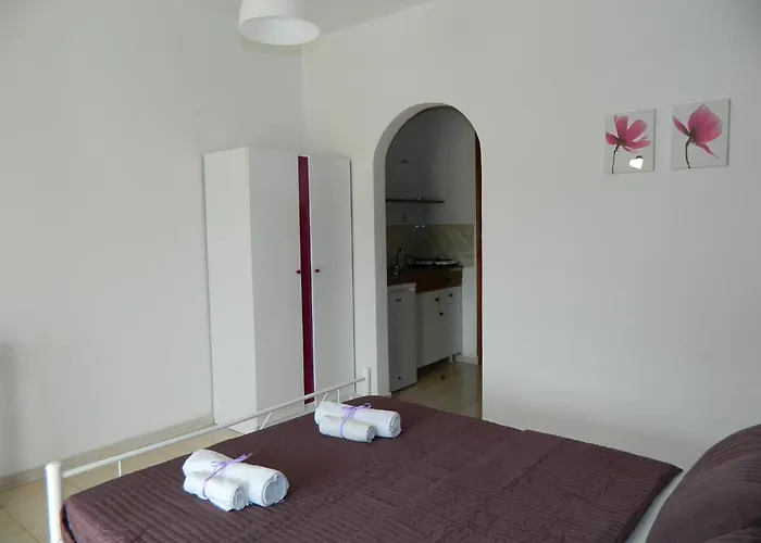 罗斯伯里公寓酒店