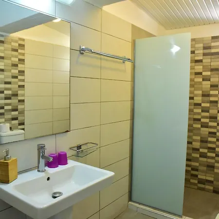 Apartmanhotel Roseberry 4*