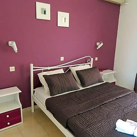 Ξενοδοχείο με διαμερίσματα Roseberry Φαληράκι