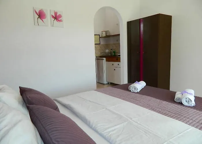 Aparthotel Roseberry 4*